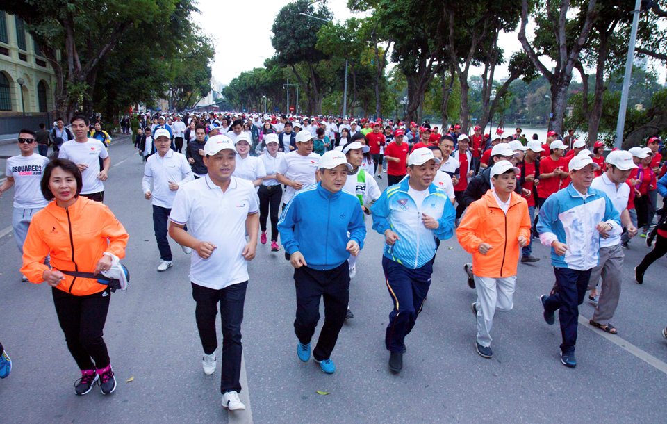 Thứ trưởng Bộ VHTTDL Lê Khánh Hải tại Ngày chạy Olympic - Vì sức khỏe toàn dân năm 2017
